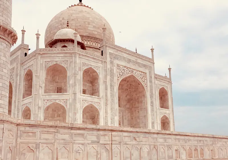 The Taj Effect: Place, Time and Feelings