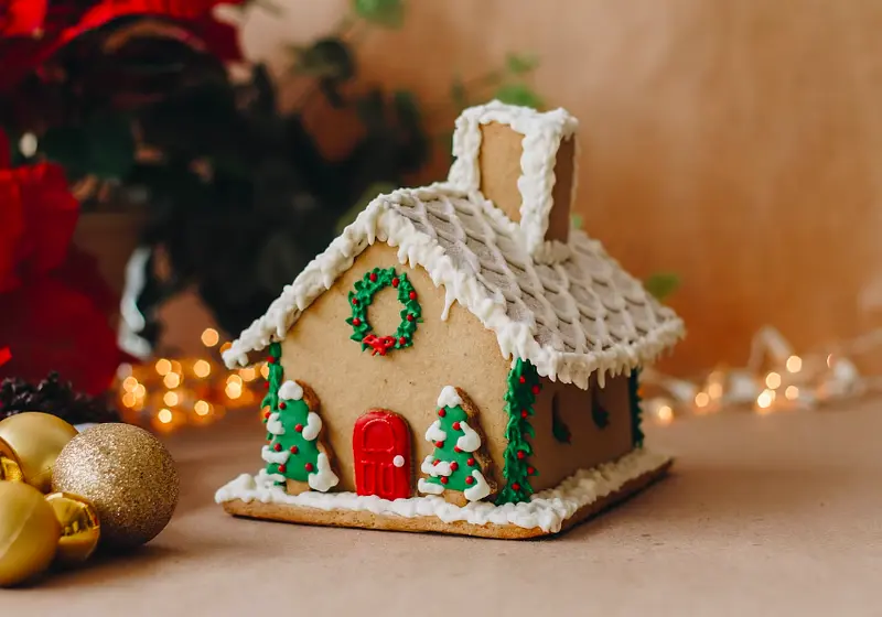10 Cute and Creative Ways to Decorate Gingerbread Houses