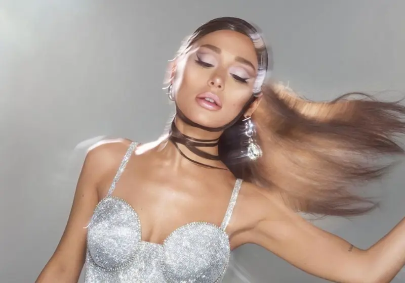 R.E.M. Beauty - the Universe of Ariana Grande