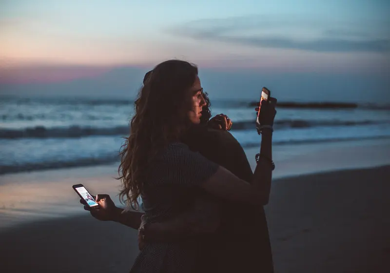 He Loves Me, He Loves Me Not: Why Texting 24/7 Isn't Good for a Relationship