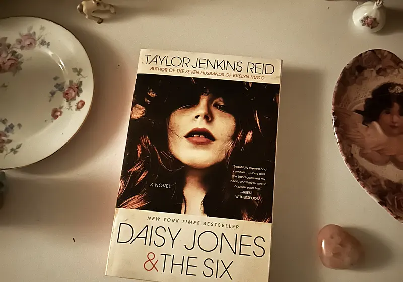 Glory, Glamour, Girl Fights: a Review & Ranking of Taylor Jenkins Reid's Viral Books
