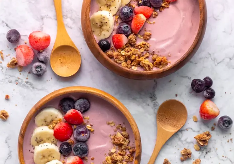 A Delicious Guide to Making Healthy Summer Smoothie Bowls